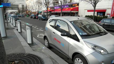 &nbsp; (Les nouveaux usages tels que l'auto-partage (ici à Paris avec Autolib) ne concernent encore qu'une petite minorité de Français © MaxPPP)