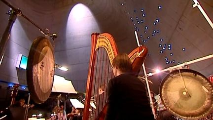 L&#039;Ensemble Orchestral Contemporain dans l&#039;église Le Corbusier
 (France3/culturebox)