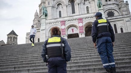 Des agents de surveillance de la mairie de Paris le 19 mars 2020. (HUGO PASSARELLO LUNA / HANS LUCAS / AFP)