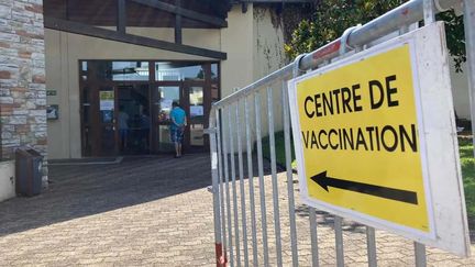 Le centre de vaccination de&nbsp;Saint-Paul-lès-Dax&nbsp;(Landes). (PAUL FERRIER / RADIO FRANCE)