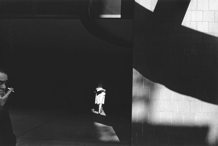 Ray K. Metzker, "City Whispers", Philadelphia, 1982  (© Estate of Ray K. Metzker / Courtesy Les Douches la Galerie, Paris)