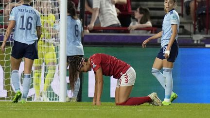 Nadia Nadim (Danemark) lors du match de l'Euro 2022 contre l'Espagne au Brentford Community Stadium, le 16 juillet 2022 (ALESSANDRA TARANTINO / AP)