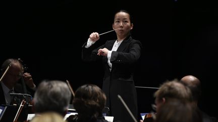 La cheffe d'orchestre japonaise Nodoka Okisawa le 21 septembre 2019 à Besançon lors de la finale du Consours de jeunes chefs d'orchestre.&nbsp; (FRANCK LALLEMAND / MAXPPP)