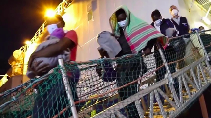 Méditerranée : plus de 250 migrants coincés dans un port de Sicile