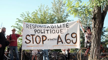 Opponents of the A69 motorway project between Toulouse and Castres demonstrated in front of the Occitanie regional hotel on September 25, 2023. (REMY GABALDA / MAXPPP)