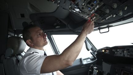 Un pilote de Turkish Airlines en 2017. (BERK OZKAN / ANADOLU AGENCY)