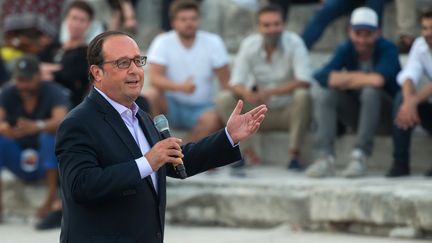 François Hollande, le 21 juillet 2017, à Arles (Bouches-du-Rhône), lors du&nbsp;sommet des Napoleons, un réseau d'acteurs de l'innovation. (BERTRAND LANGLOIS / AFP)