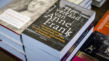 "Qui a trahi Anne Frank ?", dans une librairie aux Pays-Bas (SEM VAN DER WAL / ANP)