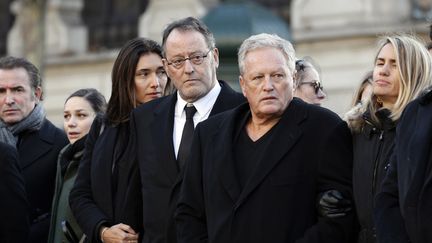 André Boudou au côté de Jean Reno lors des obsèques de Johnny Hallyday à Paris, le 9 décembre 2017. (YOAN VALAT / AFP)