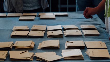 Un bureau de vote à Nancy (Meuthe-et-Moselle), le 12 juin 2022. (ANH-AIA LE / HANS LUCAS / AFP)