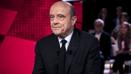 Alain Juppé sur le plateau de "L'Emission politique" de France 2, le 6 octobre 2016. (PHILIPPE LOPEZ / AFP)