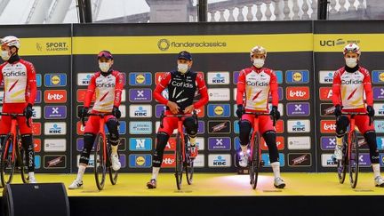 L'équipe Cofidis avant le début de la 105e édition du Tour des Flandres, le 4 avril 2021. (DAVID PINTENS / BELGA)