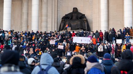 Une manifestation pour protester contre la corruption dans l'industrie du charbon et l'inflation,&nbsp; à Oulan-Bator en Mongolie, le 5 décembre 2022. (BYAMBASUREN BYAMBA-OCHIR / AFP)