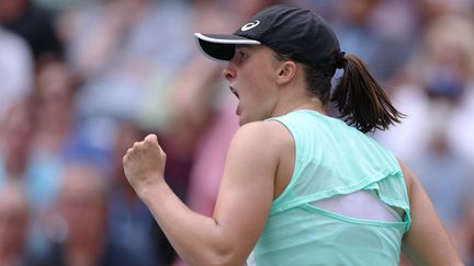 Iga Swiatek lors de son huitième de finale face à Jule Niemeier, à l'US Open, le 5 septembre 2022. (AL BELLO / GETTY IMAGES NORTH AMERICA via AFP)