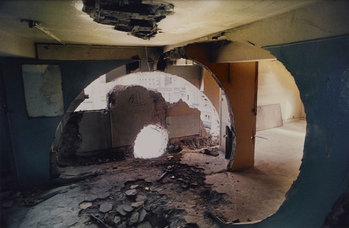 Gordon Matta-Clark, "Conical Intersect", 1975 - Courtesy The Estate of Gordon Matta-Clark et David Zwirner, New York / Londres / Hong Kong.
 (2018 The Estate of Gordon Matta-Clark / ADAGP, Paris )