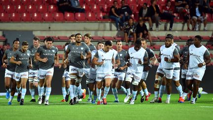 Joueurs du Racing à l'échauffement avant une rencontre de Top 14 face à Toulouse,&nbsp;le 8 septembre 2019. (REMY GABALDA / AFP)