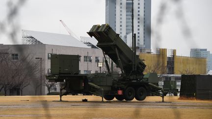 Une rampe de lancement de missiles à Tokyo (Japon), le 30 janvier 2016. (TOSHIFUMI KITAMURA / AFP)