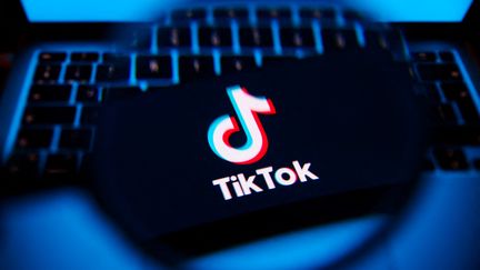 Le logo de l'application Tik Tok, sous le feu des critiques en Europe et aux Etats-Unis. (BEATA ZAWRZEL / NURPHOTO / AFP)