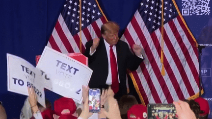 Sans surprise, Donald Trump est arrivé en tête des primaires républicaines dans le New Hampshire, mardi 23 janvier. Il se rapproche de l’investiture et du face-à-face avec Joe Biden, mais il espérait un meilleur score.