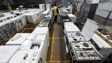 De l'électroménager dans un hangar à recycler, en novembre 2017 à Nancy. Photo d'illustration. (ALEXANDRE MARCHI / MAXPPP)