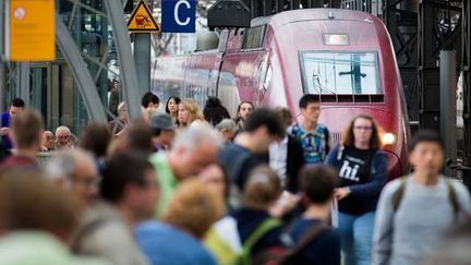 &nbsp; (Selon la SNCF, il y a "20 fois plus de voyageurs en gare que dans les aéroports" © Maxppp)