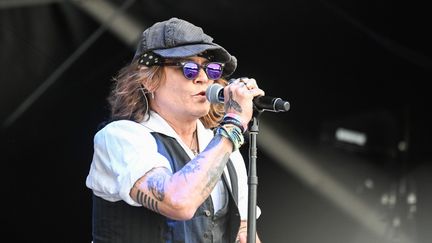 Johnny Depp sur scène au Helsinki Blues Festival, le 19 juin 2022.&nbsp; (KIMMO BRANDT / COMPIC)