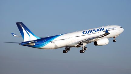 Un Airbus A330 de Corsair au-dessus de Paris, le 13 novembre 2011. (MATHIEU GARCIA / CORSAIR / AFP)