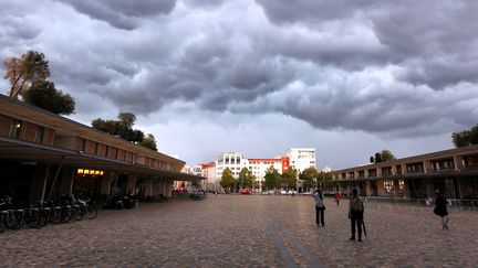 Un ciel orageux sur Montpellier (Hérault), le 17 septembre 2014. (MAXPPP)