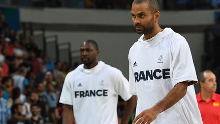 Les joueurs français Tony Parker et Florent Piétrus (MARK RALSTON / AFP)