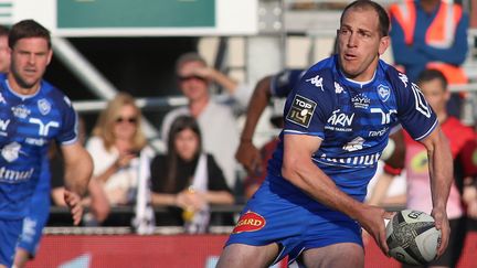 L'ouvreur de Castres Benjamin Urdapilleta, le 26 mars 2022 à Brive lors d'un match de Top 14. (DIARMID COURREGES / AFP)