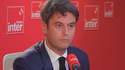 Le président du groupe Ensemble à l’Assemblée nationale et ancien Premier ministre Gabriel Attal, le 14 octobre 2024 sur France Inter. (FRANCE INTER / RADIO FRANCE)