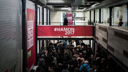 Le candidat socialiste à l'élection présidentielle, Benoît Hamon, inaugure son QG de campagne, le 11 février 2017 à Paris. (PHILIPPE LOPEZ / AFP)