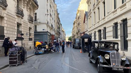 Un tournage de série à Paris, en mai 2022. (FRANCEINFO CULTURE)