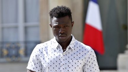 Le Malien Mamoudou Gassama a été réçu par le président de la République, Emmanuel Macron, lundi 28 mai 2018, à l'Elysée. (THIBAULT CAMUS / POOL)