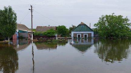 Le village de Snihurivka, sur l'Ingoulets, affluent du Dnipro. (CAMILLE MAGNARD / RADIO FRANCE)