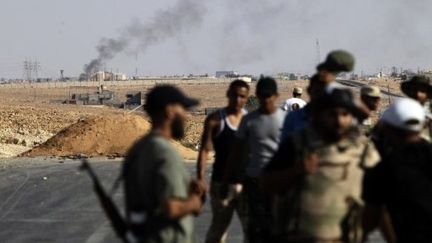 Combattants du CNT près de Bani Walid (sud-est de Tripoli), un des derniers bastions des kadhafistes (AFP - JOSEPH EID)