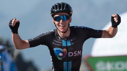 La joie de&nbsp;Romain Bardet, vainqueur en solitaire de la 14e étape du Tour d'Espagne, le samedi 28 août.&nbsp; (JORGE GUERRERO / AFP)