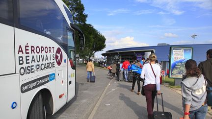 Une navette de l'aéroport de Beauvais (Oise), le 19 septembre 2013. (PHILIPPE TURPIN / PHOTONONSTOP)