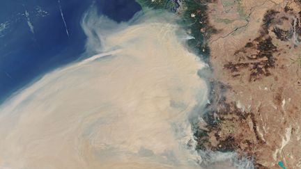 Cette image de l'ESA du 11 septembre 2020 montre les fumées des incendie de tout l'ouest des États-Unis qui se dirigent vers l'est. (ESA / SENTINEL 3)