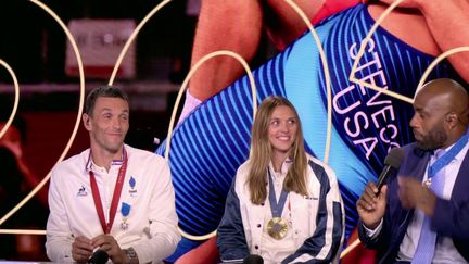 Après le succès du défilé sur les Champs-Élysées pour clôturer les Jeux Olympiques et Paralympiques de Paris 2024, il est temps pour les champions et leurs fans de dire au revoir. Teddy Riner, Manon Apithy-Brunet, Alexis Hanquinquant, Antoine Dupont, Charles Noakes et Léon Marchand ont accordé une interview au journal 20 Heures.