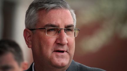 Le gouverneur de l'Indiana, Eric Holcomb, le 19 avril 2019 à Chicago. (SCOTT OLSON / AFP / GETTY IMAGES NORTH AMERICA)