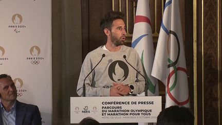 Le&nbsp;coureur français, Yohan Durand, lors de la présentation du marathon des Jeux olympiques de Paris 2024, le 5 octobre 2022. (CAPTURE D'ÉCRAN / FRANCE.TV)