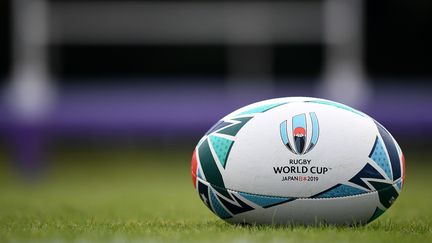 Le ballon officiel de la Coupe du monde de rugby, au&nbsp;Fuji Hokuroku Park de Fujiyoshida (Japon), le 10 septembre 2019. (FRANCK FIFE / AFP)