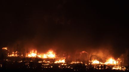 L'incendie Marshall dans le Colorado, aux Etats-Unis, le 30 décembre 2021.&nbsp; (JASON CONNOLLY / AFP)