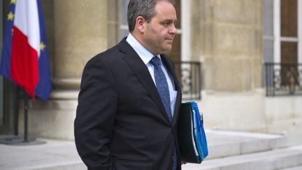 Le ministre de la Santé, Xavier Bertrand, à sa sortie de l'Elysée le 8 juin 2011. (AFP/LIONEL BONAVENTURE)