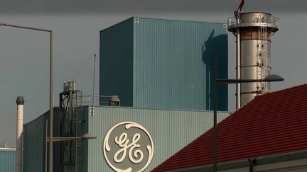 Le groupe General&nbsp;Electric a-t-il fraudé le fisc au détriment des salariés de Belfort et des contribuables français ? Les syndicats ont déposé une plainte devant le parquet national financier, mardi 31 mai. Ils soupçonnent la multinationale d'avoir organisé un système pour envoyer plus de 500 millions d'euros vers des paradis fiscaux.&nbsp;&nbsp; (FRANCE 3)