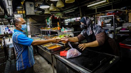 Les établissements décident de participer au projet de repas à un euro ou non, en s’organisant comme ils le souhaitent. Image d'illustration. (SYAIFUL REDZUAN / ANADOLU AGENCY)