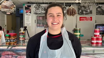 Emilie, 20 ans, en CAP boucherie à Lons (Pyrénées-Altantiques). (MANON MELLA / FRANCEINFO / RADIO FRANCE)