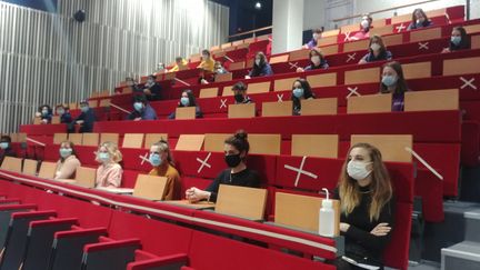 Un cours en présentiel à l'université Aix-Marseille en respectant les règles sanitaires, le 26 janvier 2021. (ADÈLE BOSSARD / RADIOFRANCE)