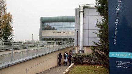 L'hôpital Jacques Cartier de Massy, où trois personnes ont été victimes d'une bactérie tueuse, en juillet 2011. (AFP/JACK GUEZ)